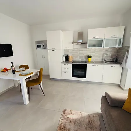 Apartment Erika - For 2 Near The Beach Póla Kültér fotó