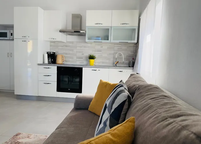 Apartment Erika - For 2 Near The Beach