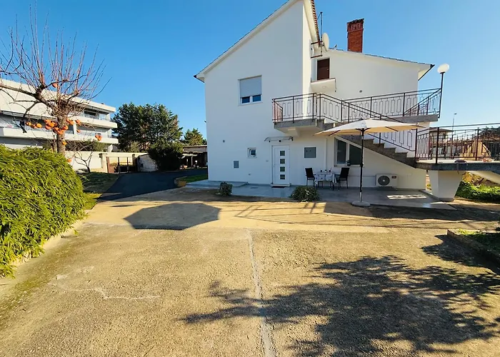 Apartment Erika - For 2 Near The Beach