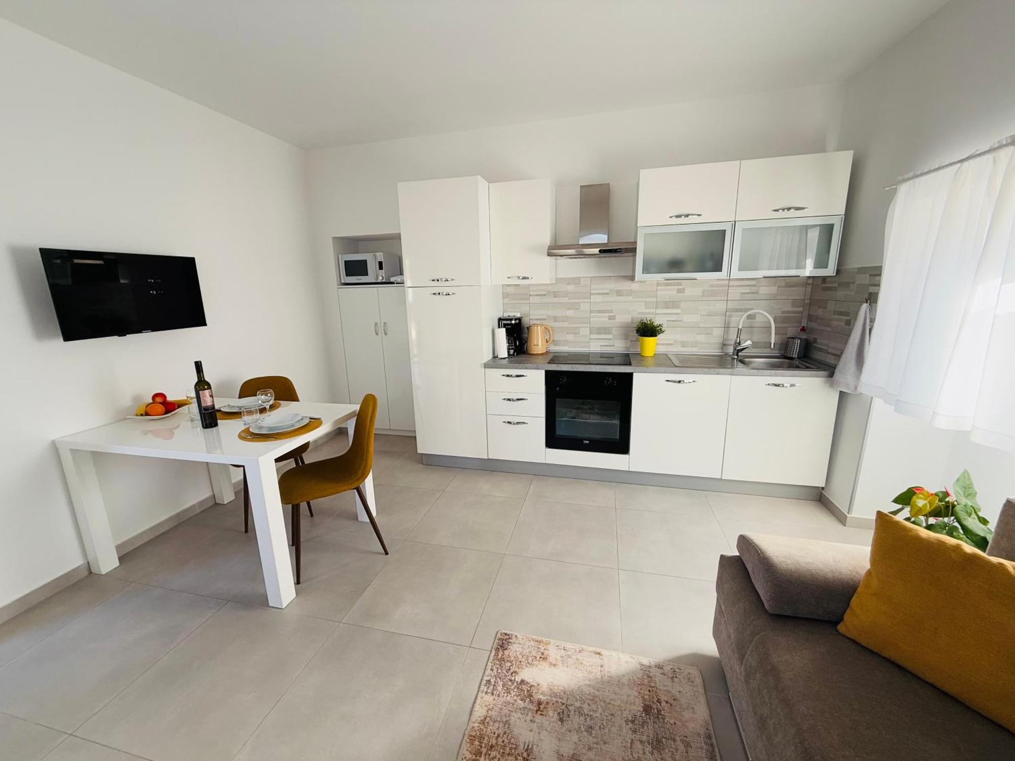 Erika - For 2 Near The Apartment Pula
