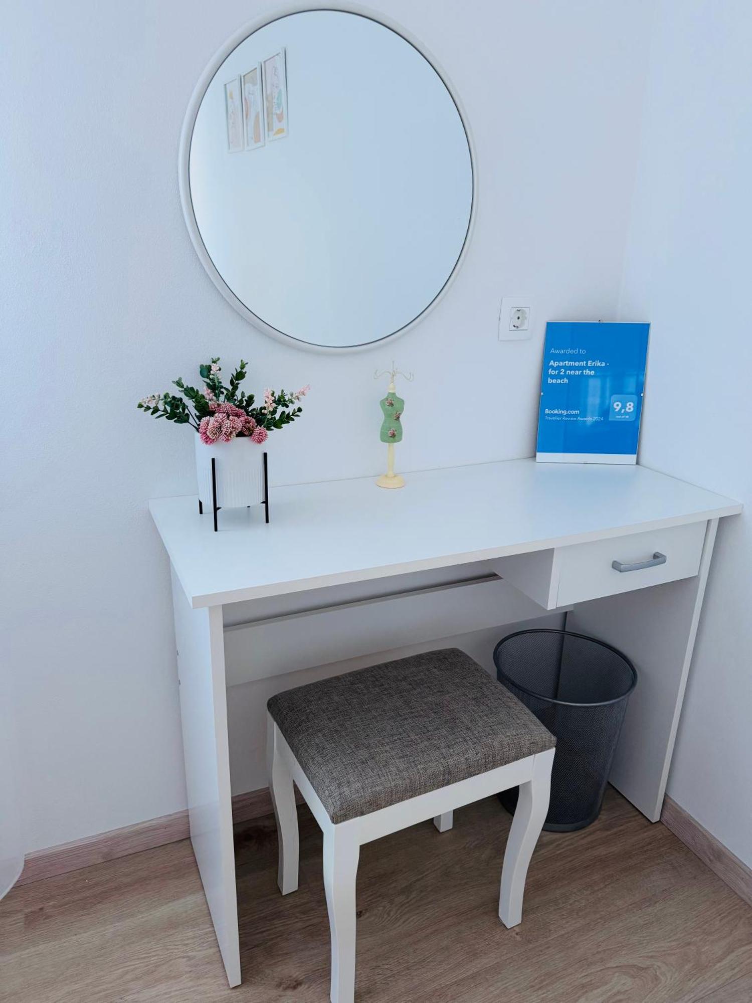 Apartment Erika - For 2 Near The Pula