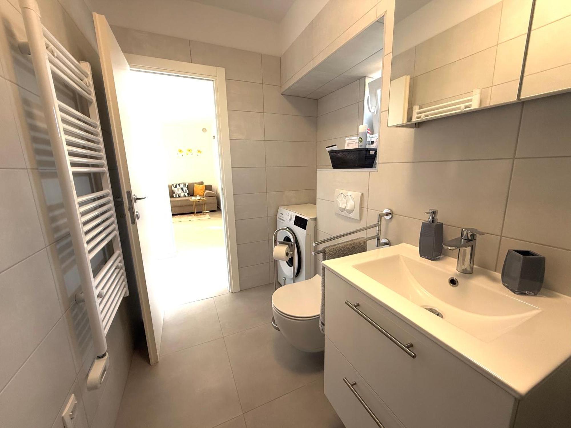 Erika - For 2 Near The Pula