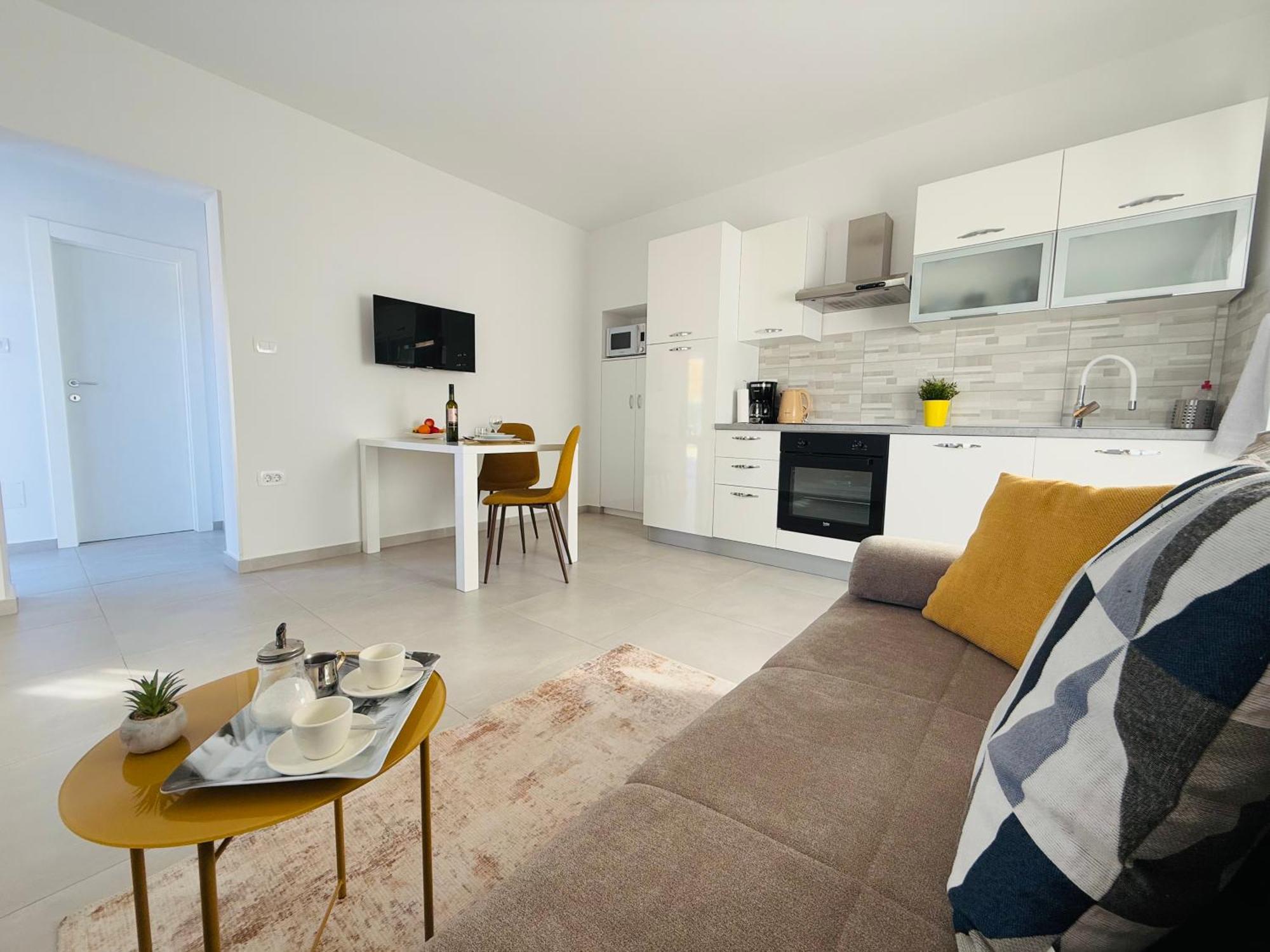 Erika - For 2 Near The * Pula